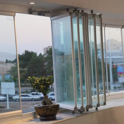 طراحی و اجرای پنجره شیشه ای تاشو